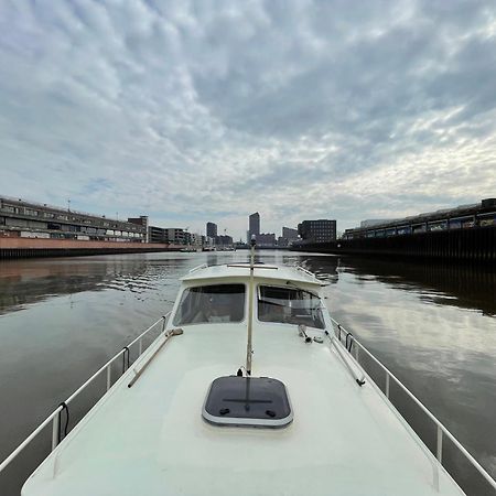 Suesses Motorboot - Bremen Ueberseestadt Kültér fotó