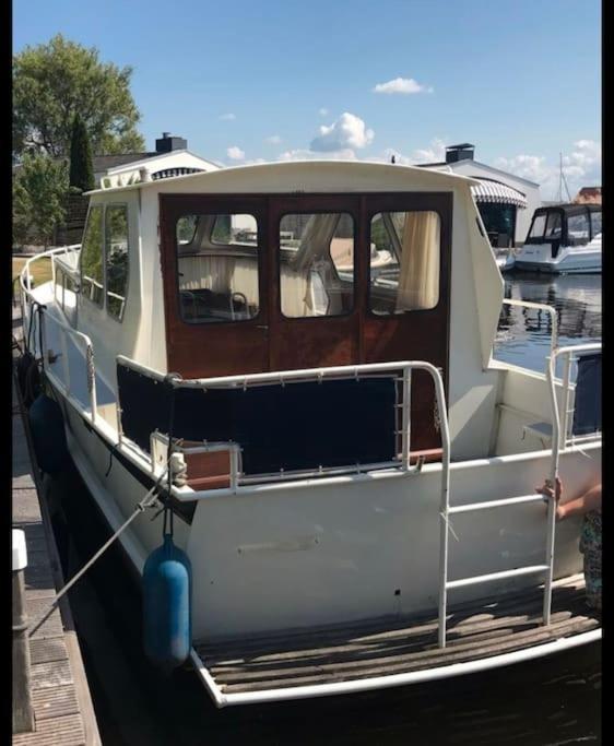 Suesses Motorboot - Bremen Ueberseestadt Kültér fotó