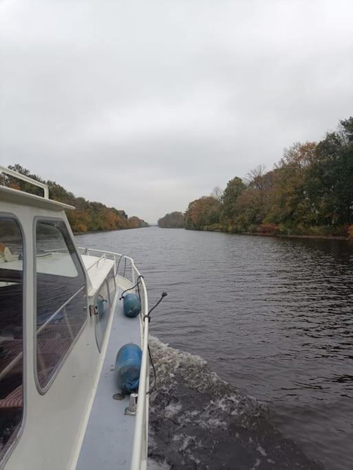 Suesses Motorboot - Bremen Ueberseestadt Kültér fotó