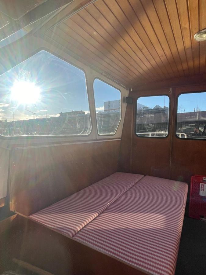 Suesses Motorboot - Bremen Ueberseestadt Kültér fotó