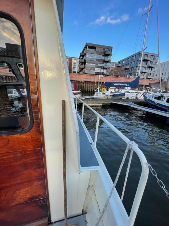 Suesses Motorboot - Bremen Ueberseestadt Kültér fotó