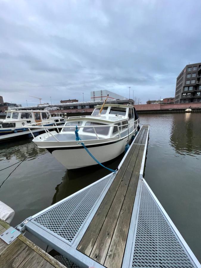 Suesses Motorboot - Bremen Ueberseestadt Kültér fotó