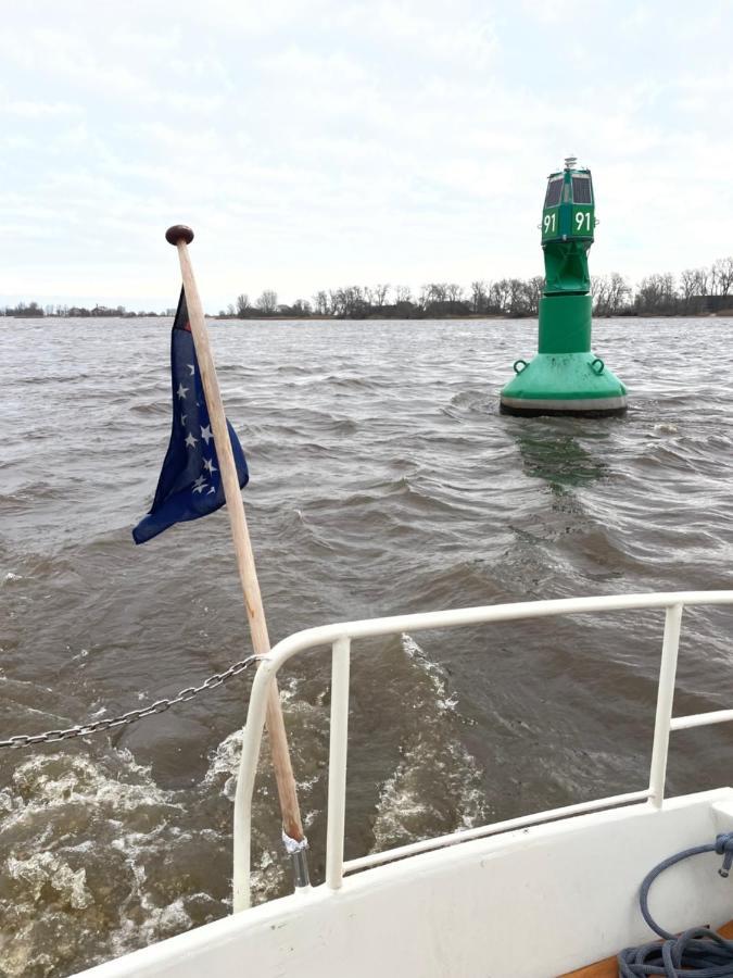 Suesses Motorboot - Bremen Ueberseestadt Kültér fotó