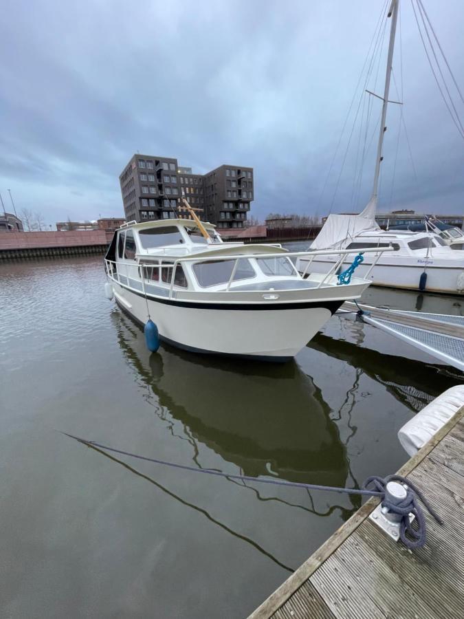 Suesses Motorboot - Bremen Ueberseestadt Kültér fotó