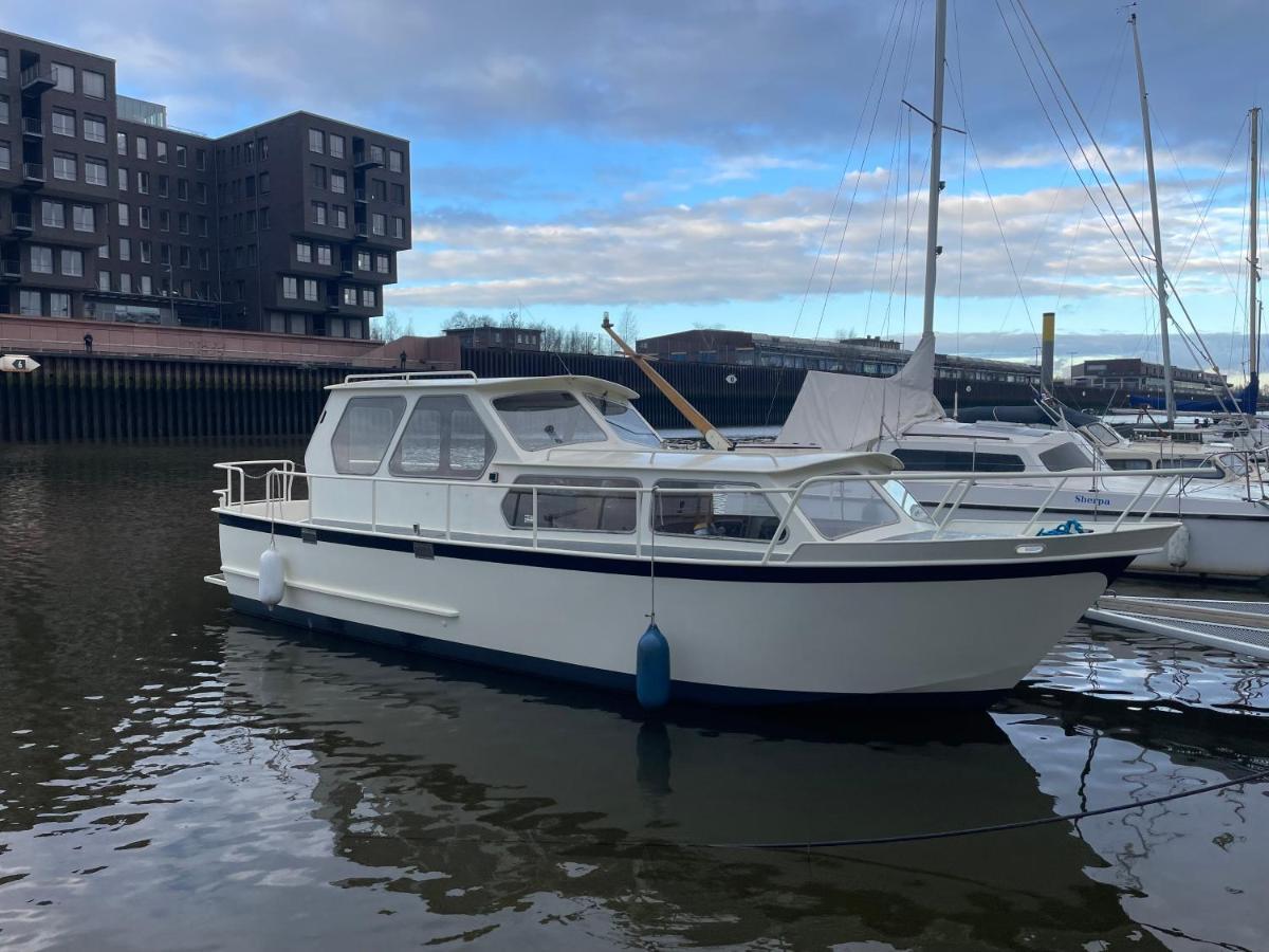 Suesses Motorboot - Bremen Ueberseestadt Kültér fotó