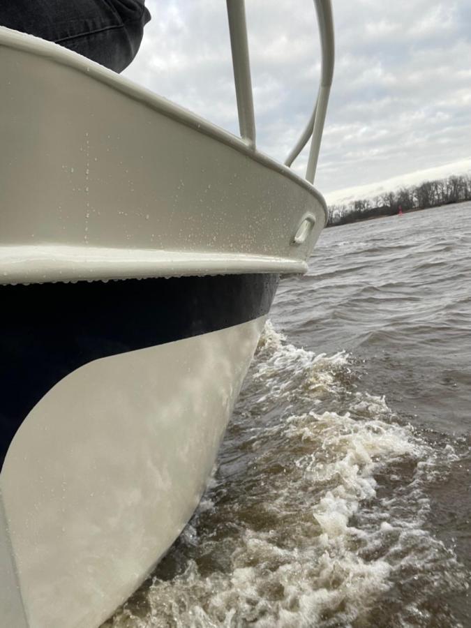 Suesses Motorboot - Bremen Ueberseestadt Kültér fotó