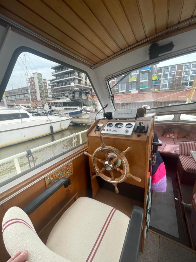 Suesses Motorboot - Bremen Ueberseestadt Kültér fotó