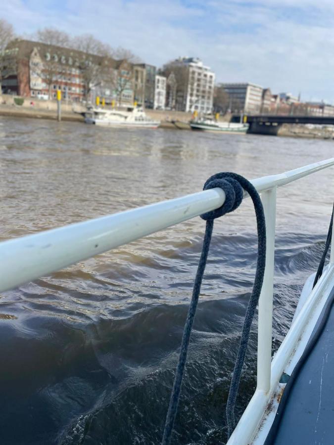 Suesses Motorboot - Bremen Ueberseestadt Kültér fotó