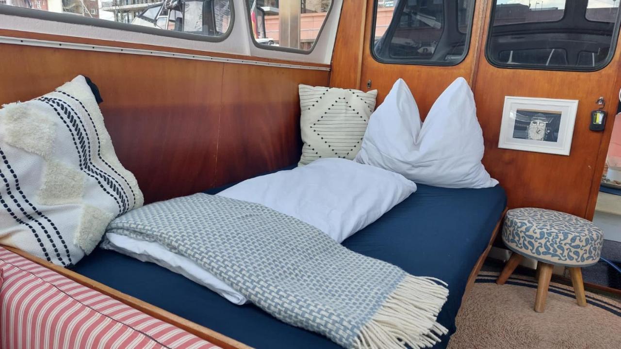 Suesses Motorboot - Bremen Ueberseestadt Kültér fotó