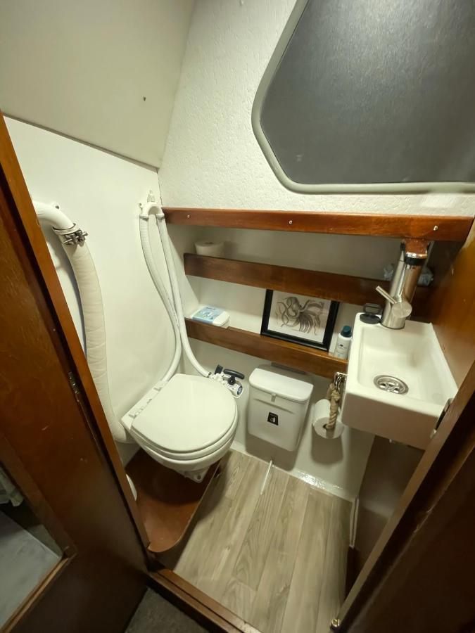 Suesses Motorboot - Bremen Ueberseestadt Kültér fotó
