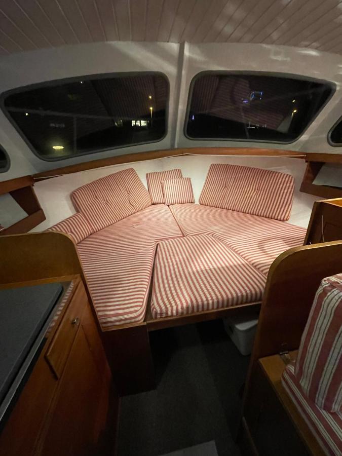 Suesses Motorboot - Bremen Ueberseestadt Kültér fotó
