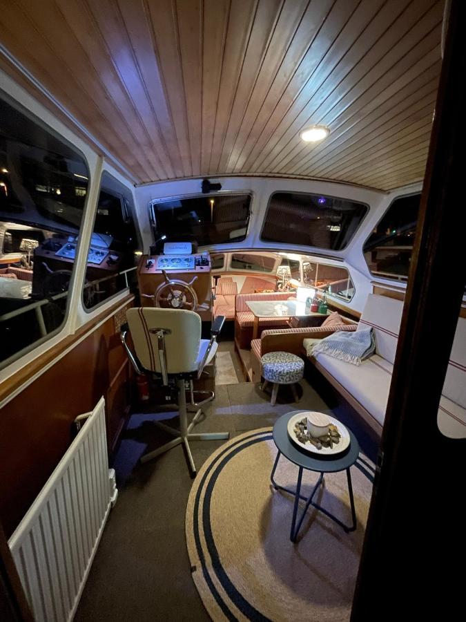 Suesses Motorboot - Bremen Ueberseestadt Kültér fotó
