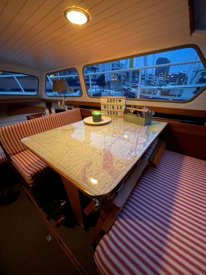 Suesses Motorboot - Bremen Ueberseestadt Kültér fotó