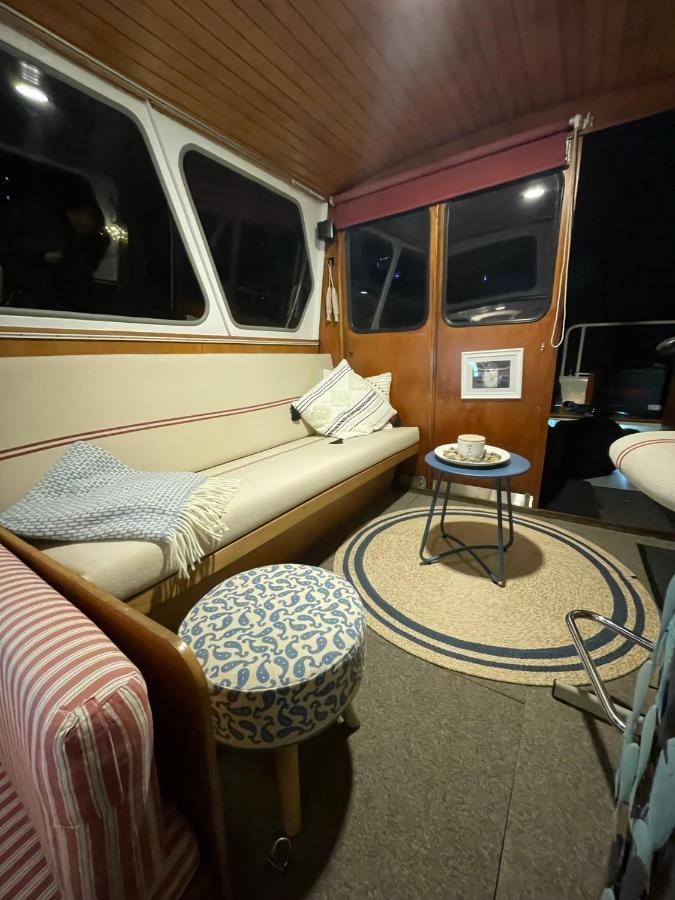 Suesses Motorboot - Bremen Ueberseestadt Kültér fotó