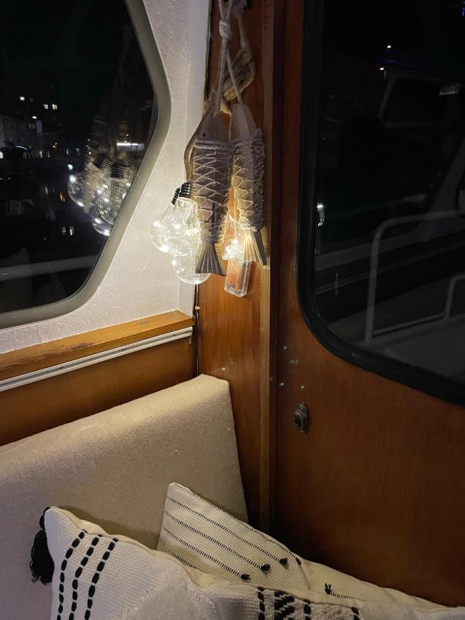 Suesses Motorboot - Bremen Ueberseestadt Kültér fotó