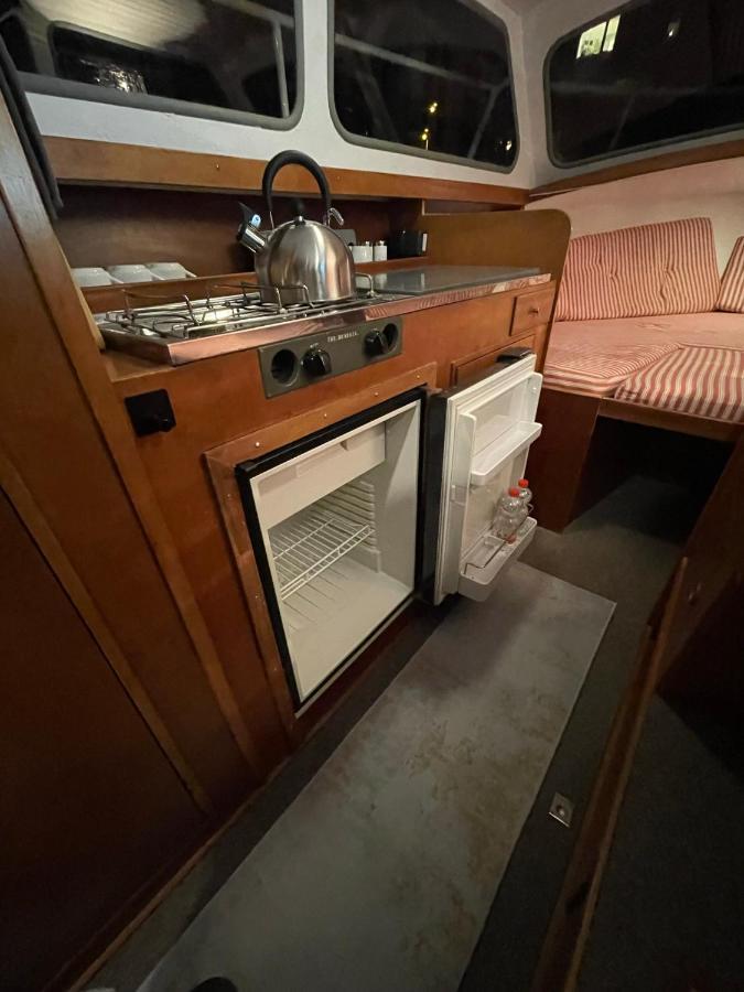 Suesses Motorboot - Bremen Ueberseestadt Kültér fotó
